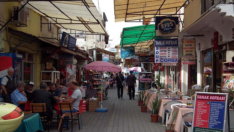 Cobbled pedestrian lanes in Köyceğiz centre