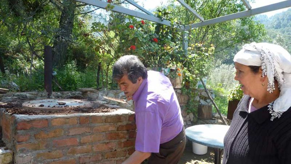 Dereözü - roasting meat in the traditional oven at Karaboyalı restaurant