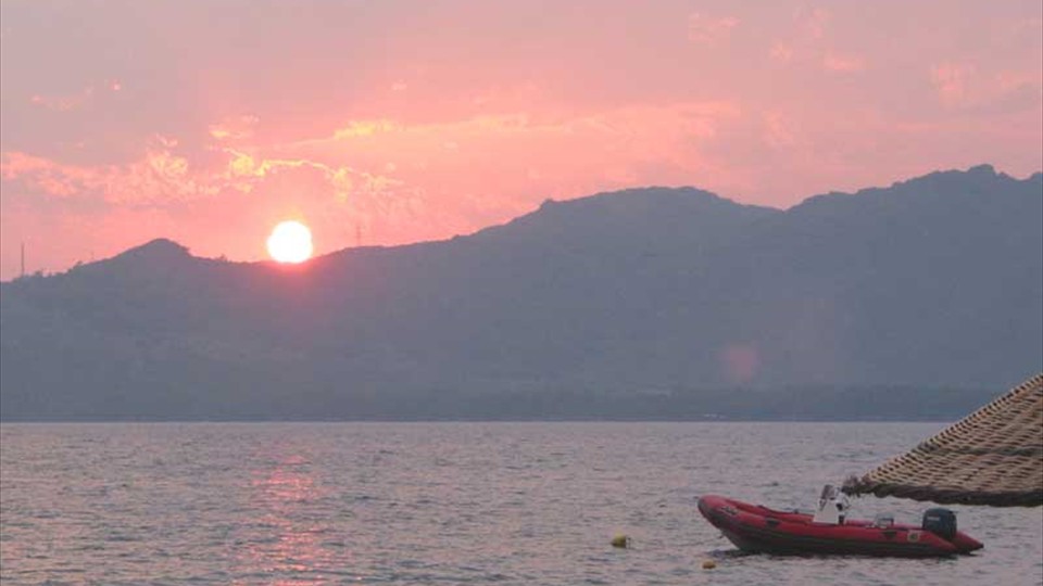 Hisarönu - Beach at sunset - some people still swimming!