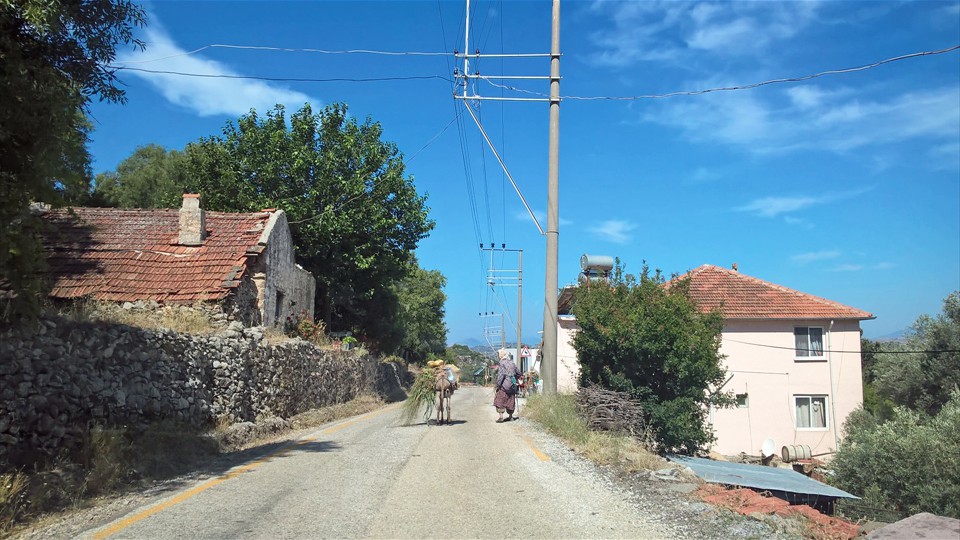Local traffic en-route to Söğüt