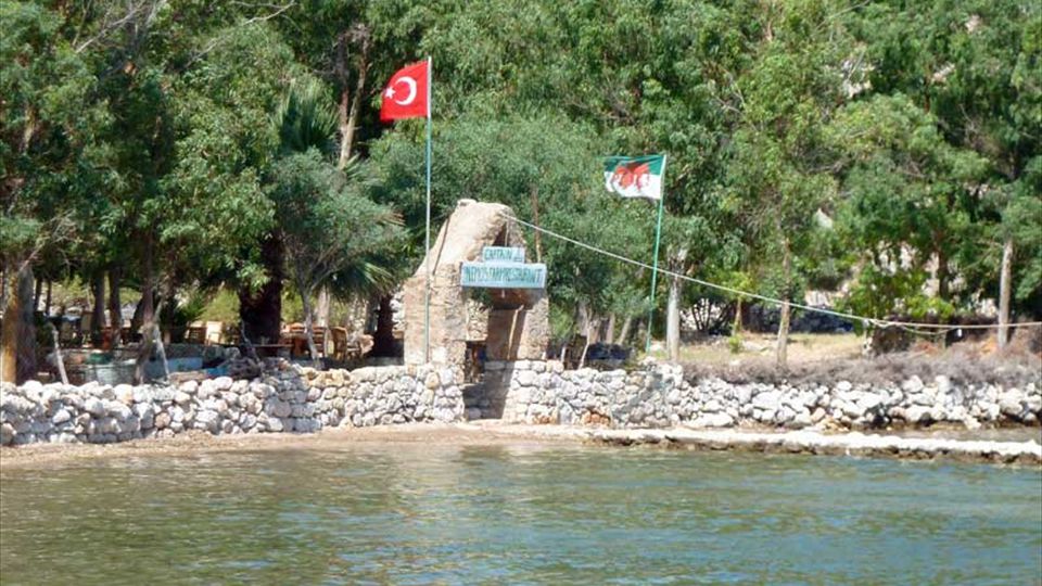 Captain Nemo's at Serçe Limanı - odd choice of national flags!